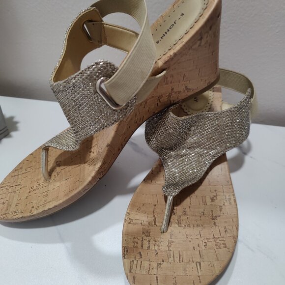 St. Johns Bay Gold Wedges - Picture 1 of 4